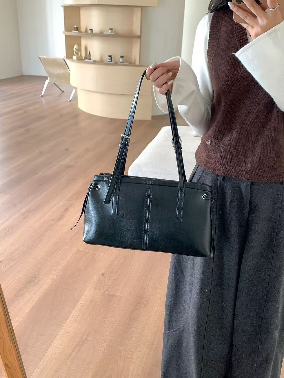 Thumbnail: Vela Shoulder Bag