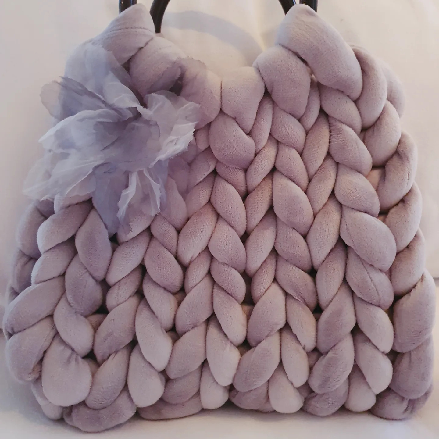 Grey chunky knit bag with black ring handles 