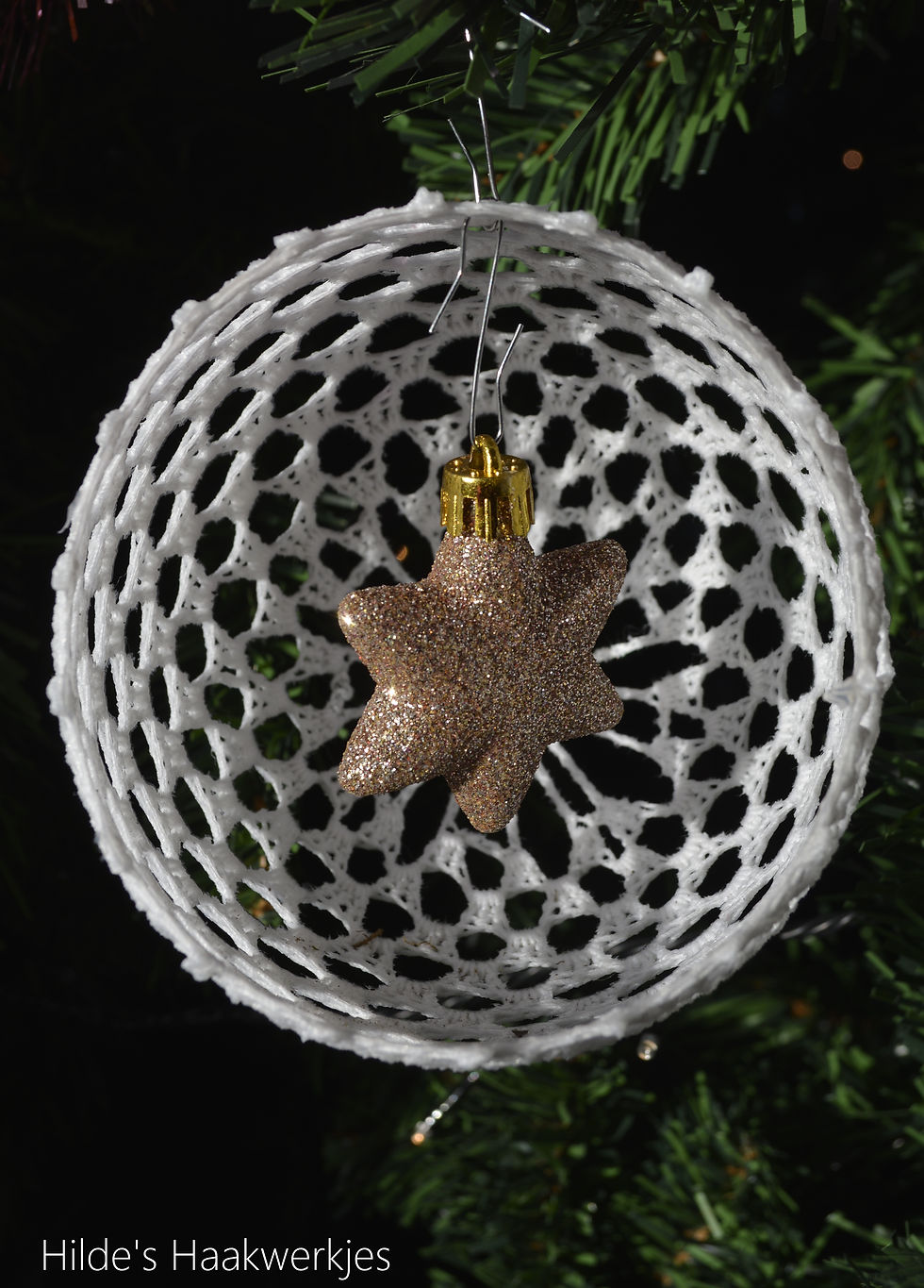 Thumbnail: 3. Witte kerstballen kant