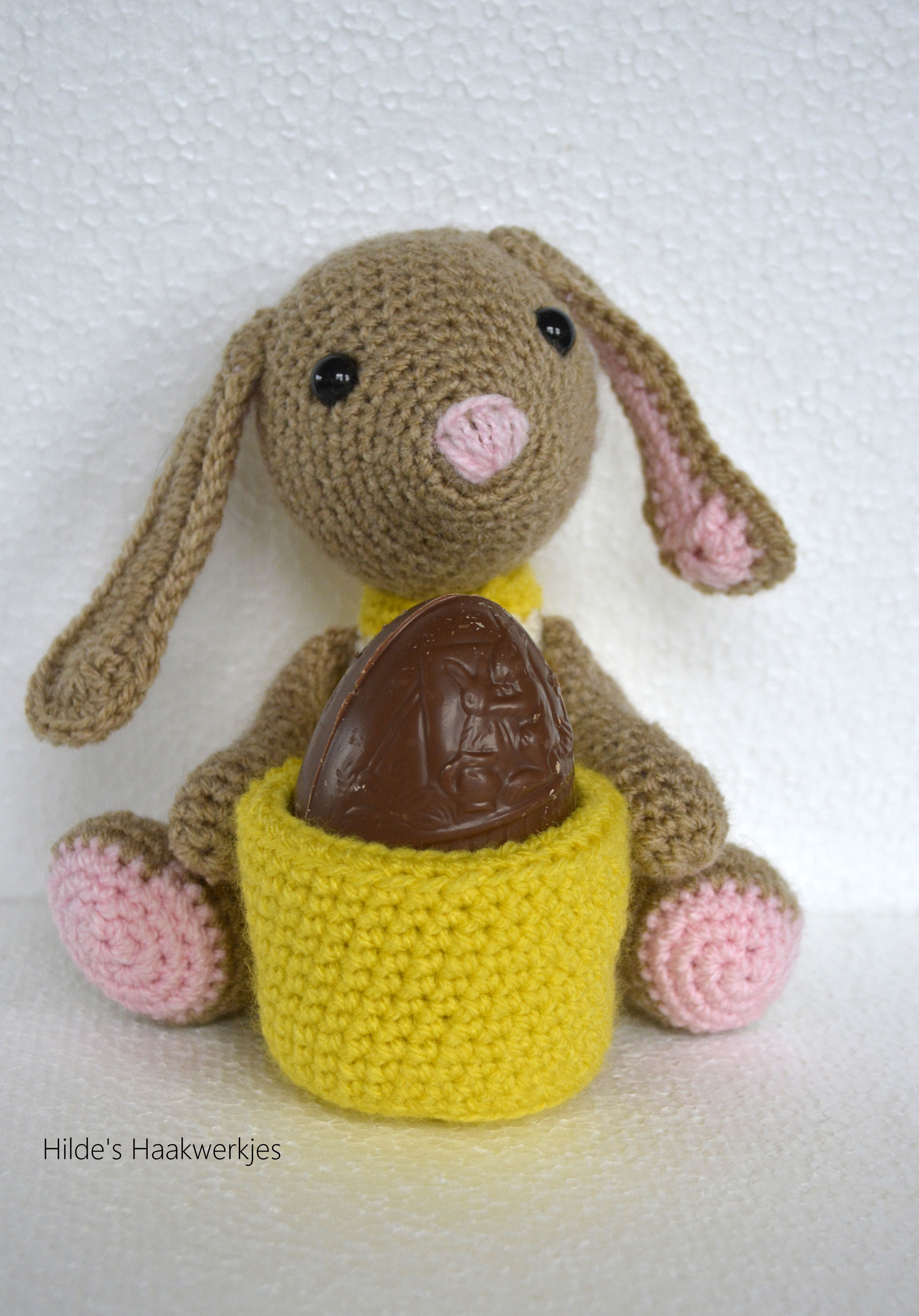 16. Konijn met eierdopje