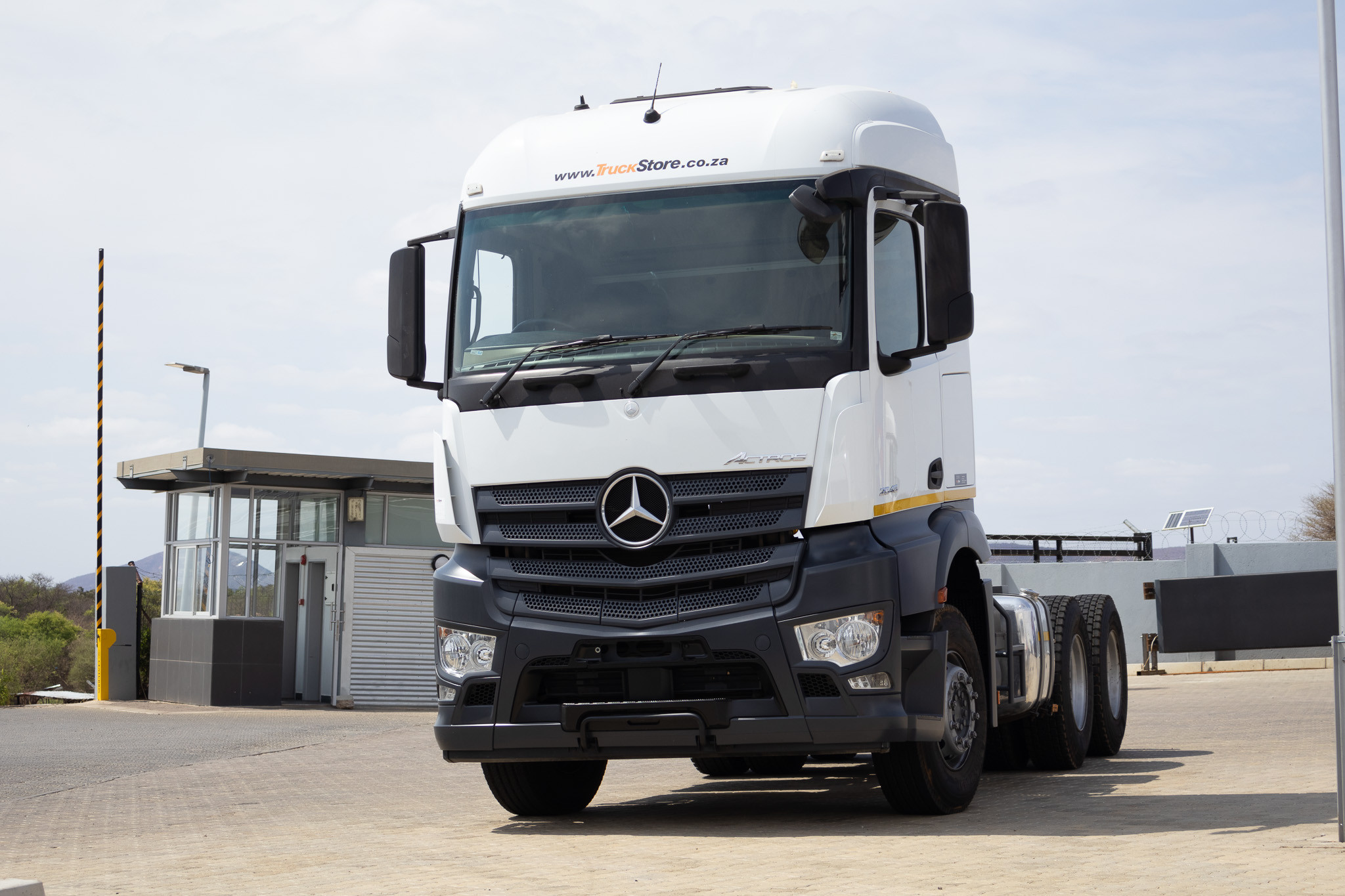 Mercedes-Benz 2645LS/33 Pure