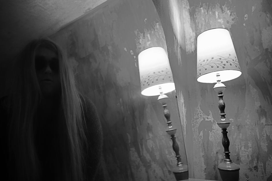 mirror ghost
