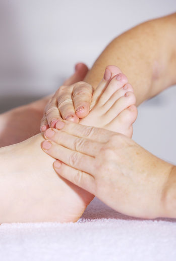 foot-massage-2133279_1920.jpg