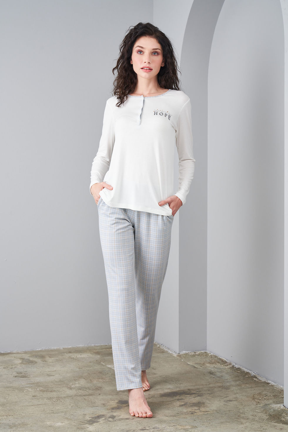 Thumbnail: Woman  Button Neck-Pyjamas Set (24572)