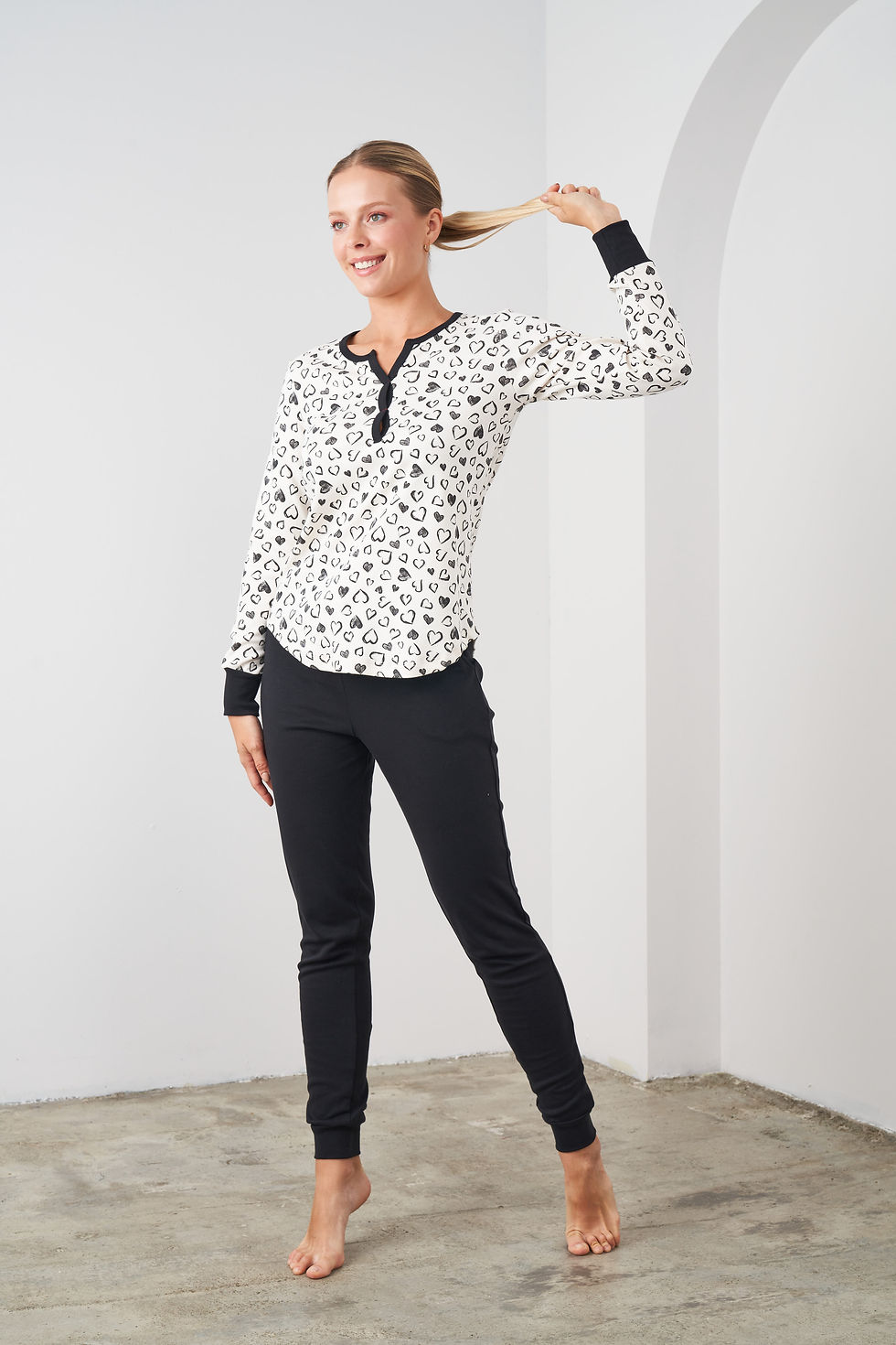 Thumbnail: Woman Button Neck- Pyjamas Set (24547)