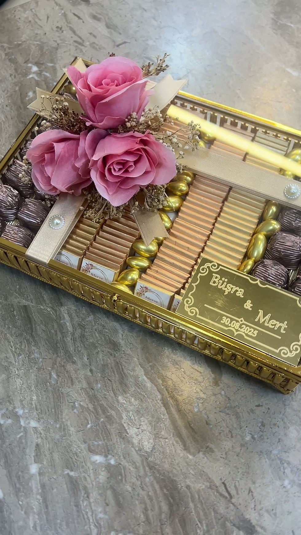 Küçük resim: Premium XL Cam Kutu İsimli Çikolata  120 Madlen -48 Yaldızlı -Söz, Nişan, İsteme video