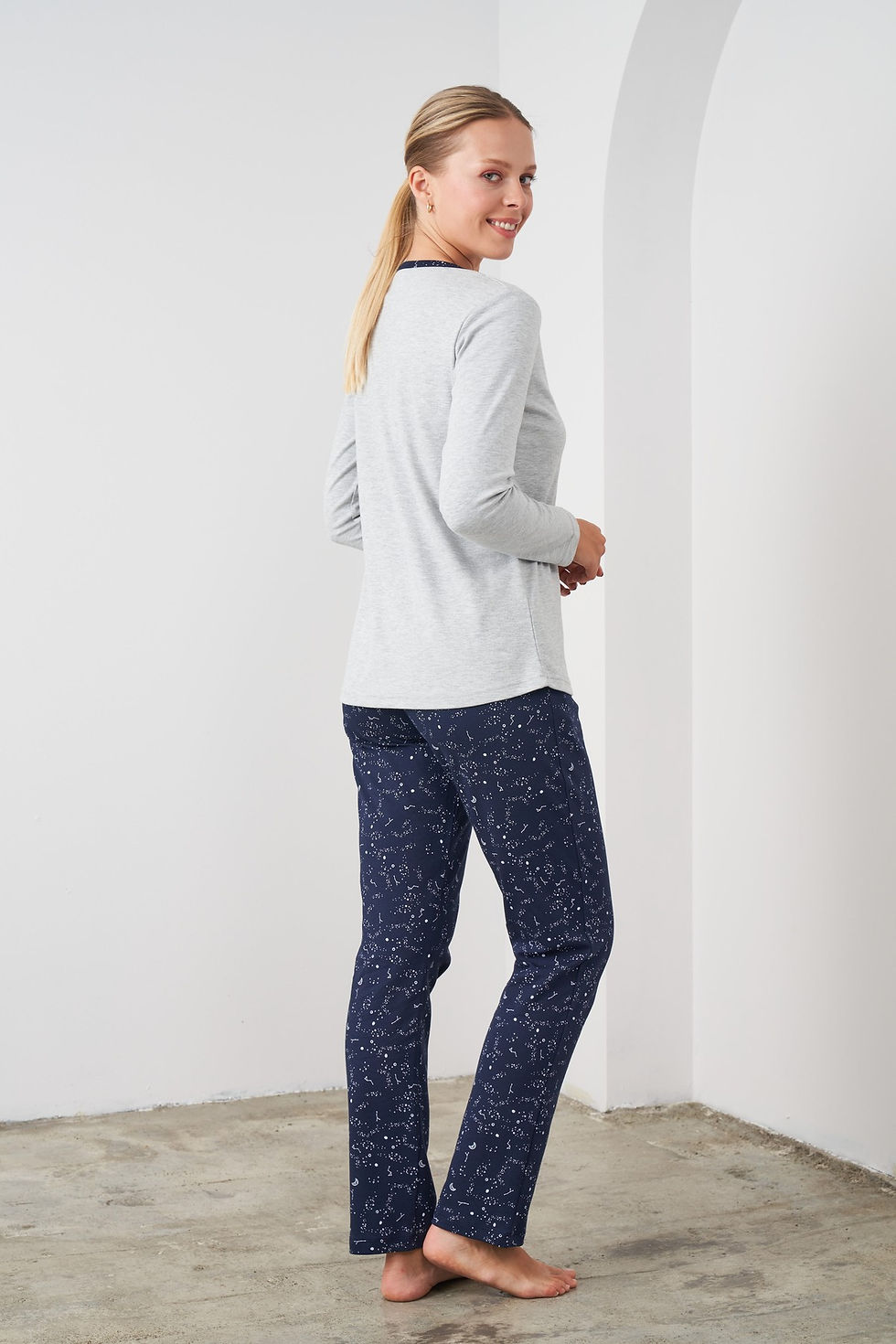 Thumbnail: Woman Button Neck- Pyjamas Set (24543)