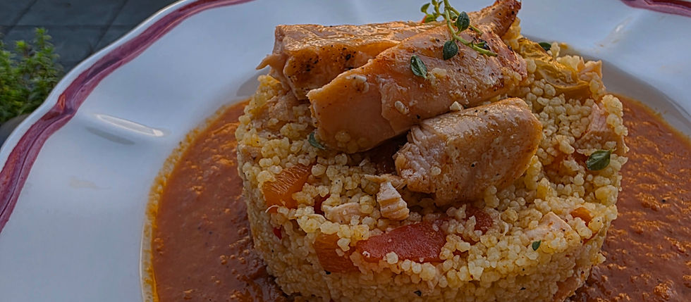 Cous cous al peperone rosso con salmone alla paprika