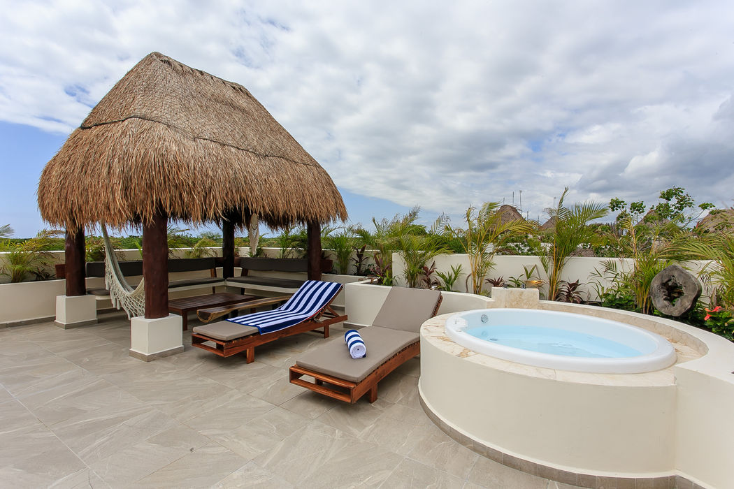 Luxury Penthouse with Amazing Private Rooftop by Mimosa Homes