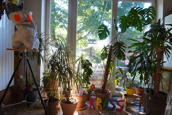 Hofkünstlerei - Blick von der Küche in den Garten