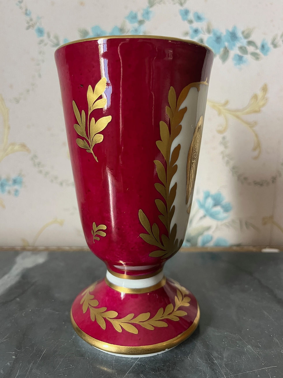 Miniature : Mazagran à l'aigle impérial en porcelaine dorée XXe