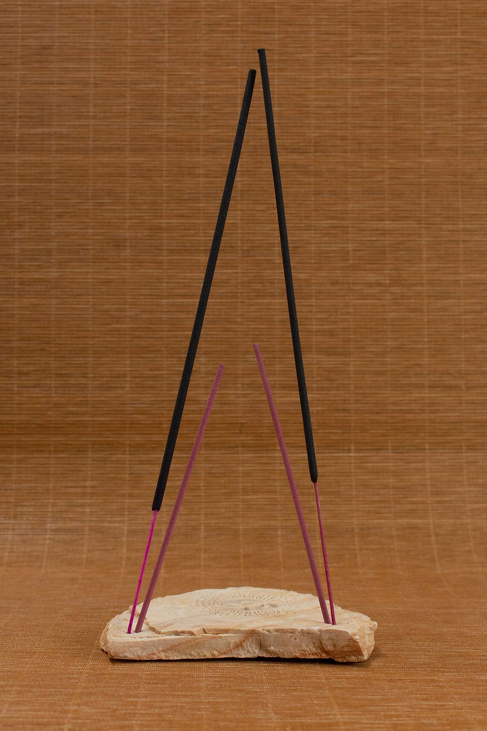 תמונה ממוזערת: מחזיק קטורת מאבן