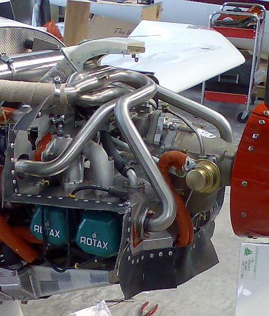 Rotax912sDynAeroMcr01.jpg