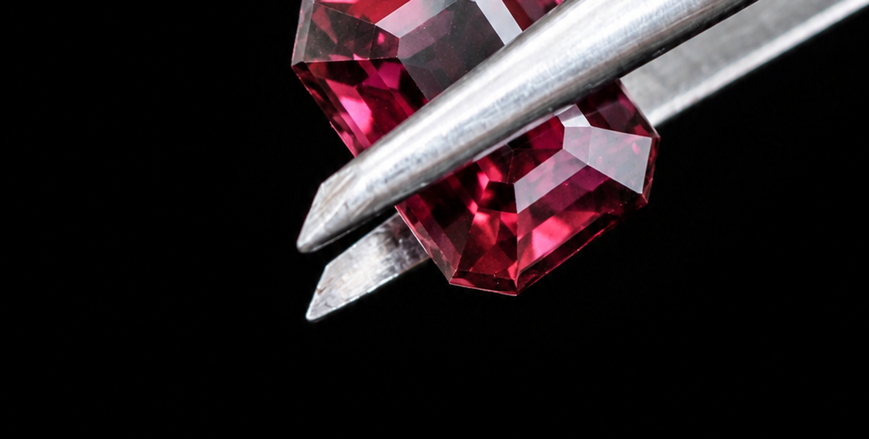 4.708 ct certified natural deep purplish red spinel, GLA report 63617-1