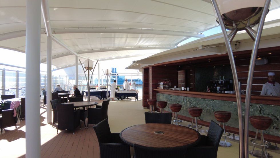 MSC Fantasia, The One bar (Yacht club).