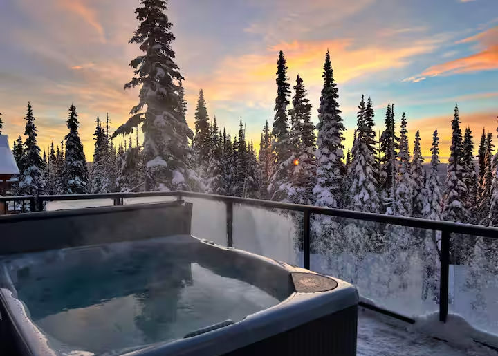 Double Black Retreat Hot Tub