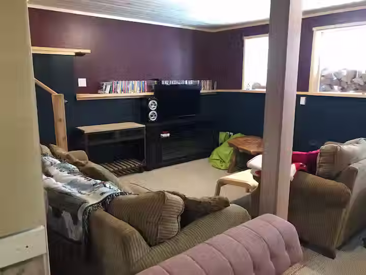 Bonnie Doon Basement Living room