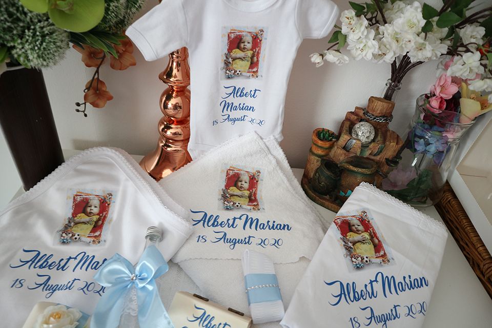 Miniatură: Set botez cu lumanare, trusou si cutie personalizata - Model 3
