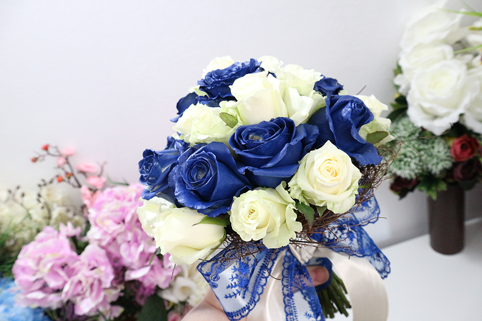 Miniatură: Buchet mic cu flori naturale - Model 6