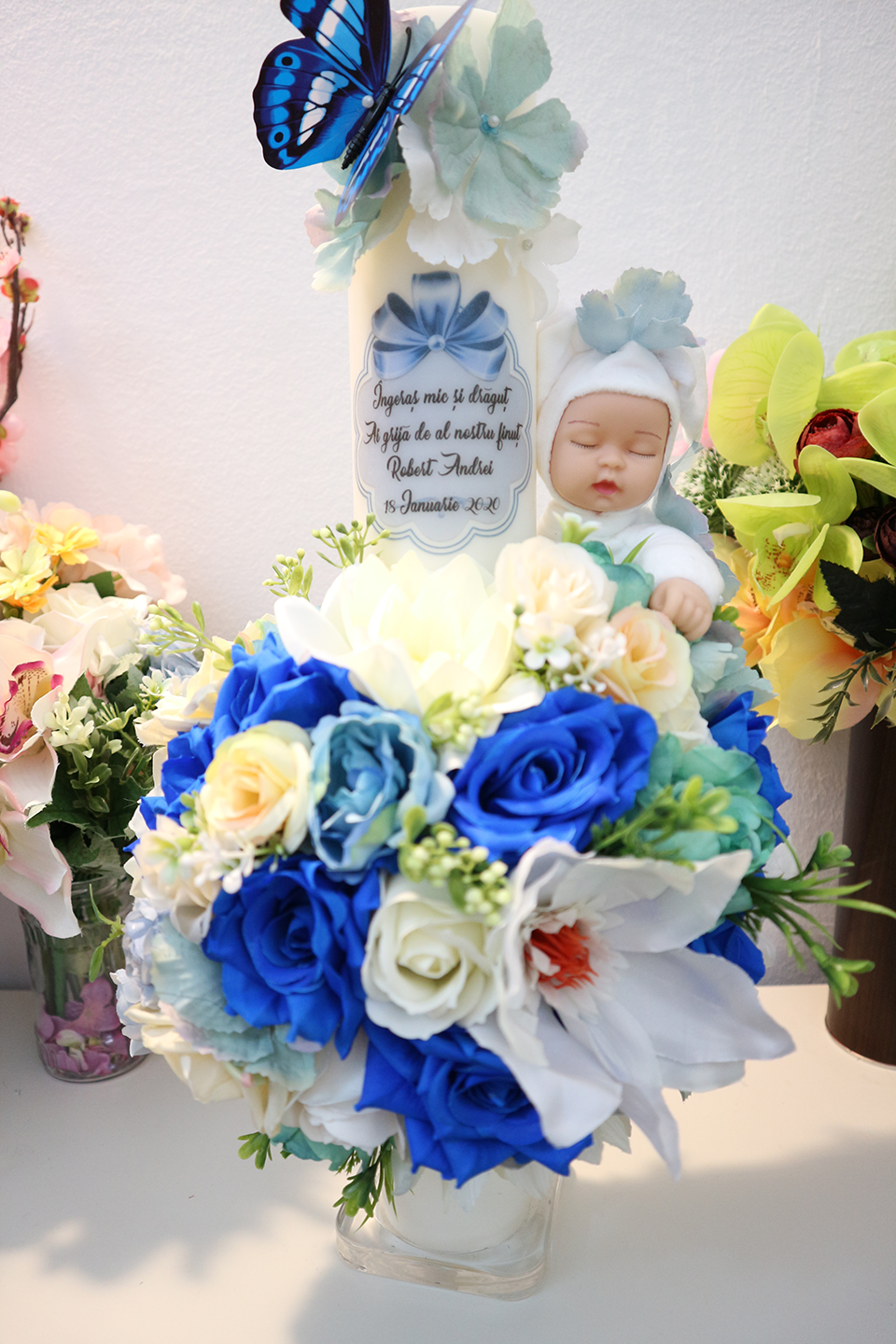 Miniatură: Lumanare de botez cu flori artificiale si plus - Model 1