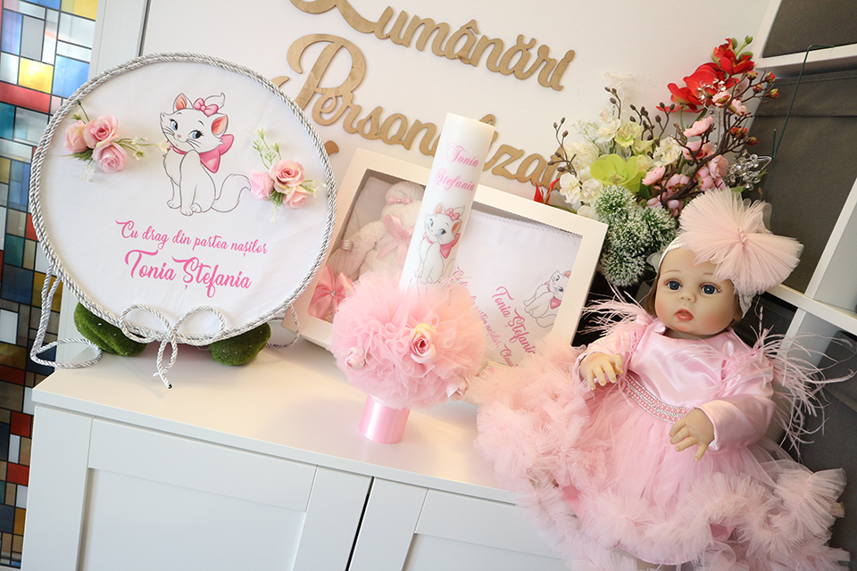 Miniatură: Set botez cu lumanare, trusou, cutie si rochita - Model 1