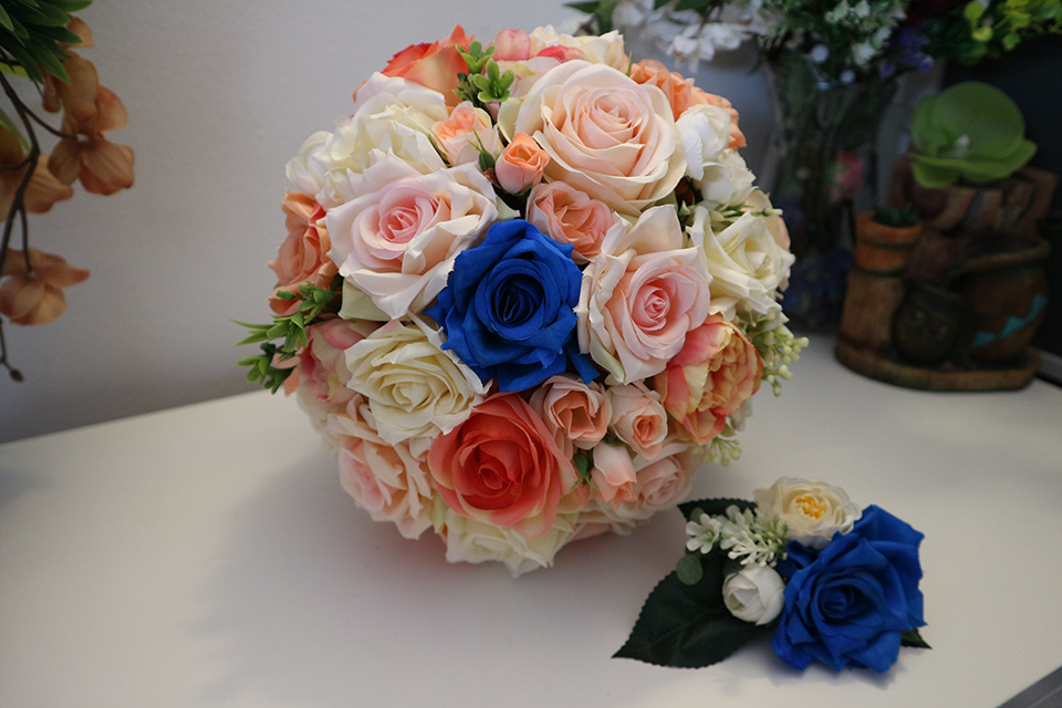 Miniatură: Buchet mare cu flori artificiale - Model 33
