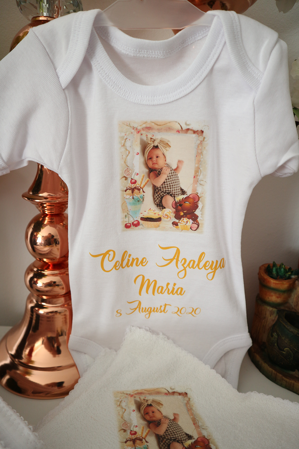 Miniatură: Set botez cu lumanare, trusou si cutie personalizata - Model 2