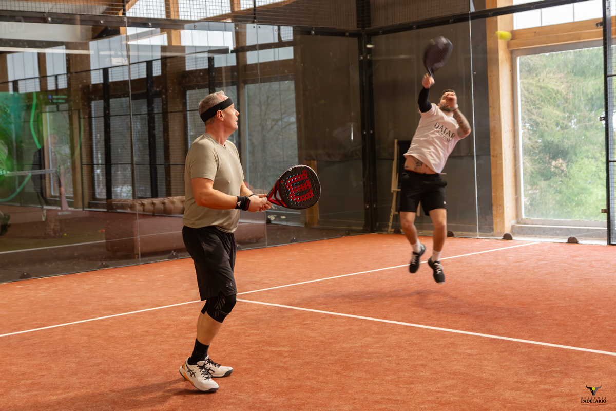 Padelspieler im Match