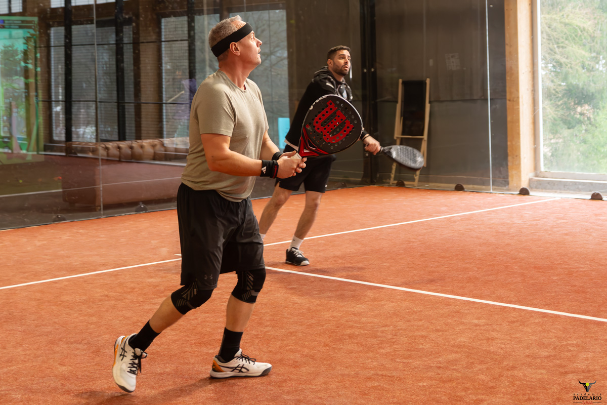 Padel-Tennis Match zwei Spieler