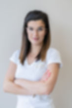 Portrait von Carmen Happ vor weissem Hintergrund