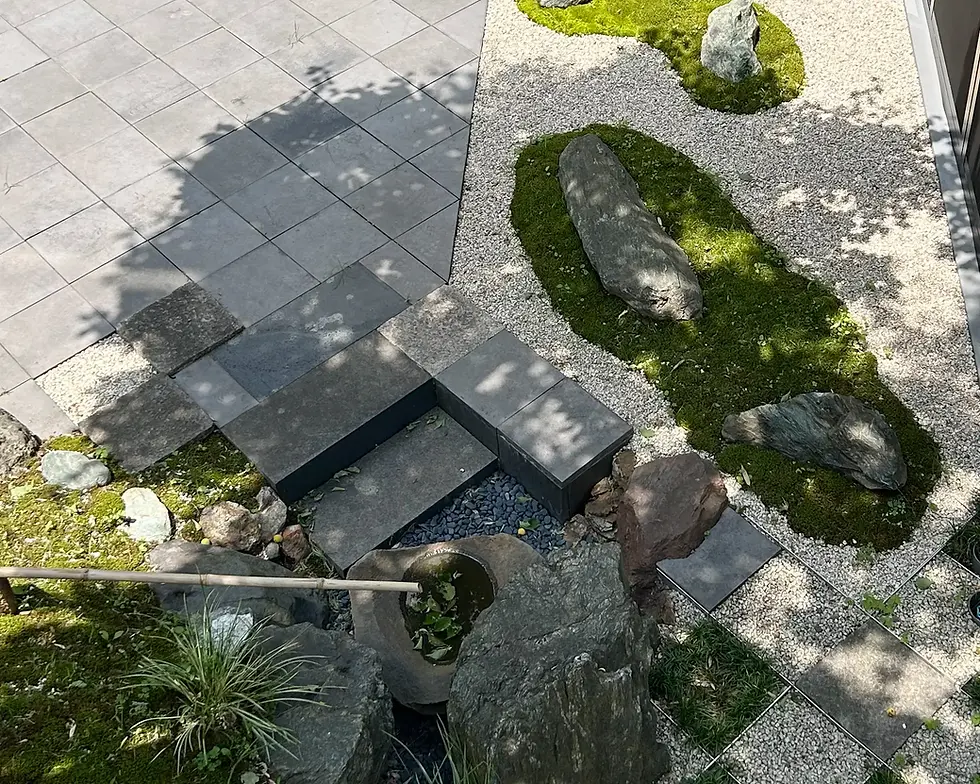 岩と苔を楽しむ和モダンの庭へリフォーム|大田区