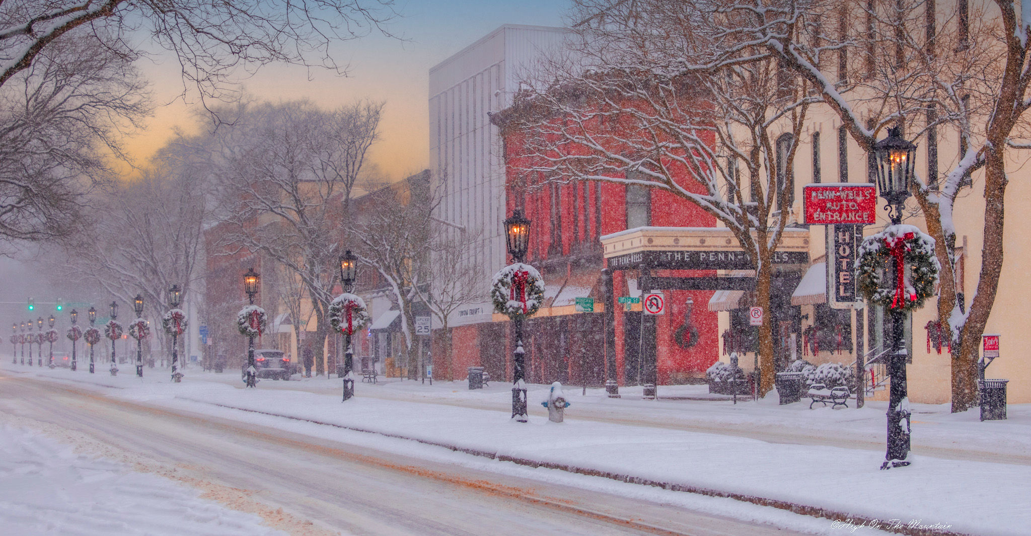 Gaslamp Christmas 20x40