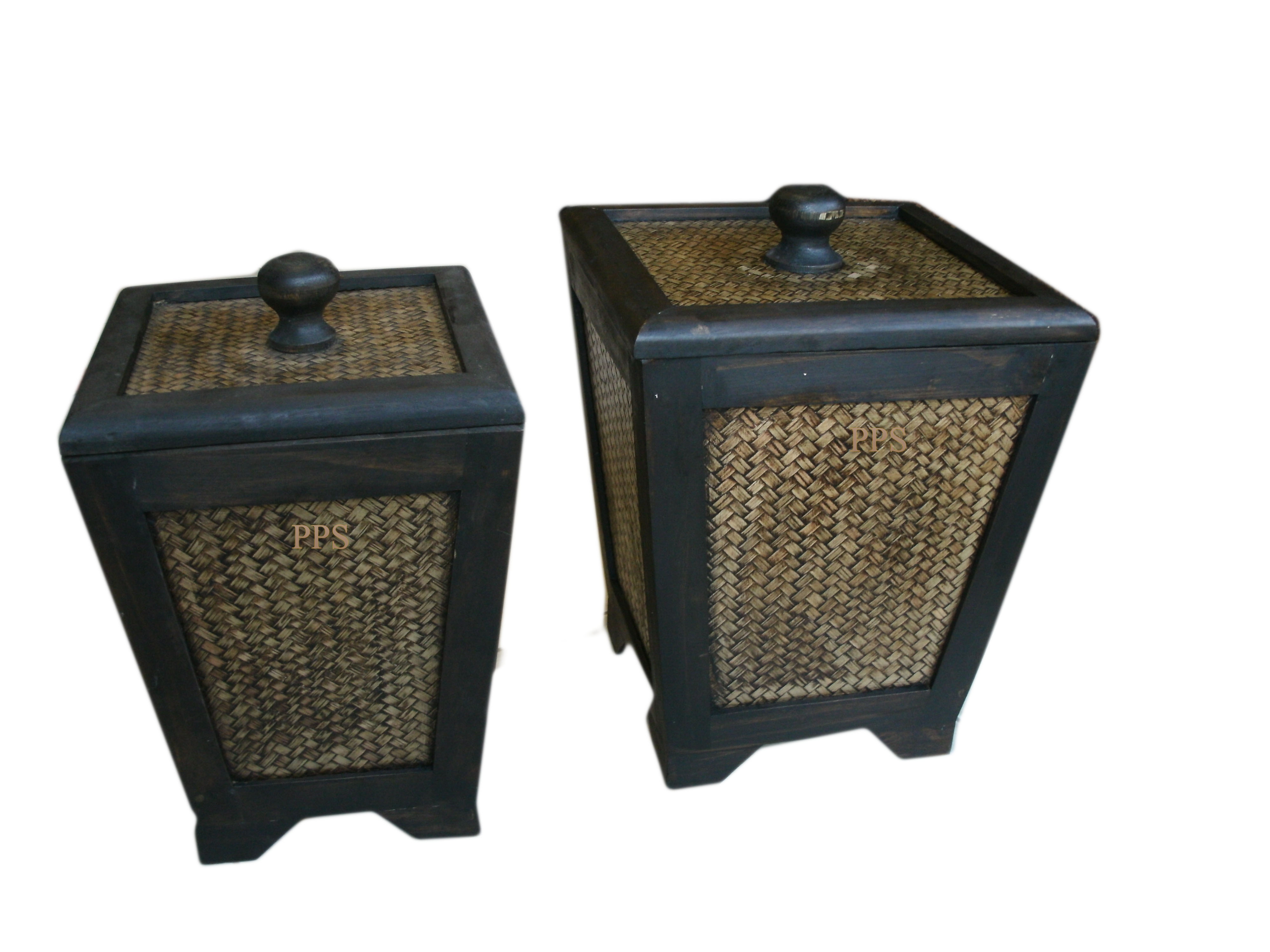Wood trash bin