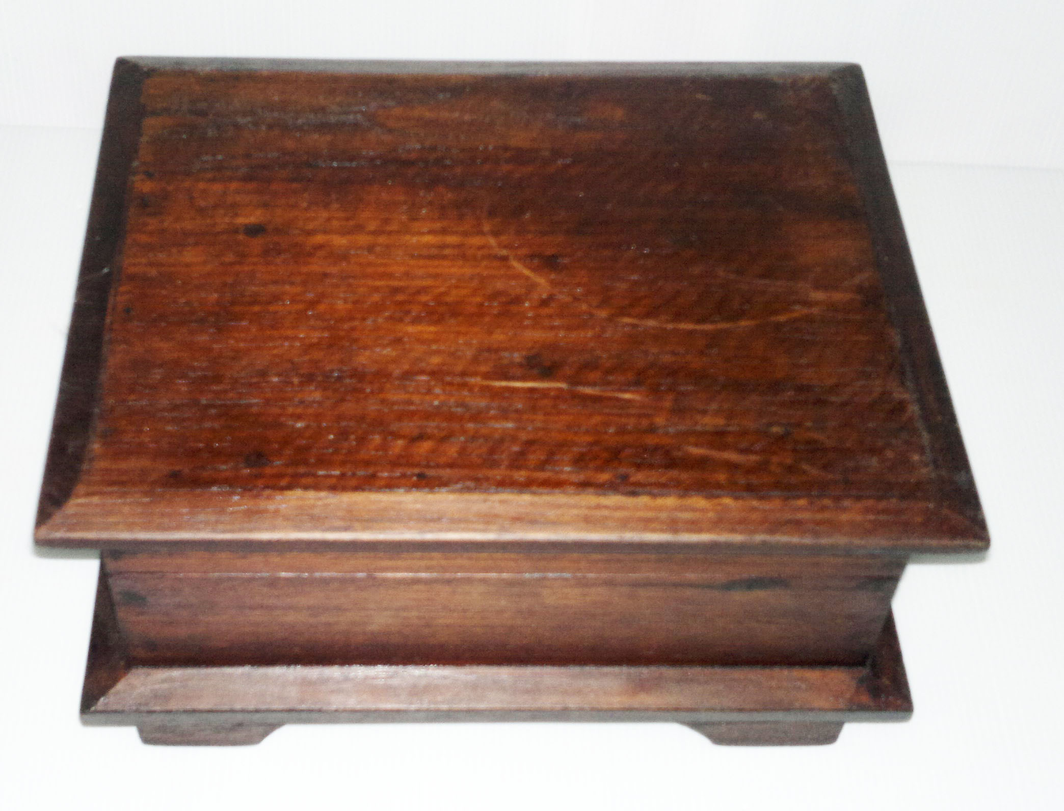 wood treasure box-1470103