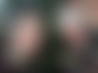 Lily Collins Celebra Maternidade: Estrela de 'Emily em Paris' Anuncia Chegada da Primeira Filha