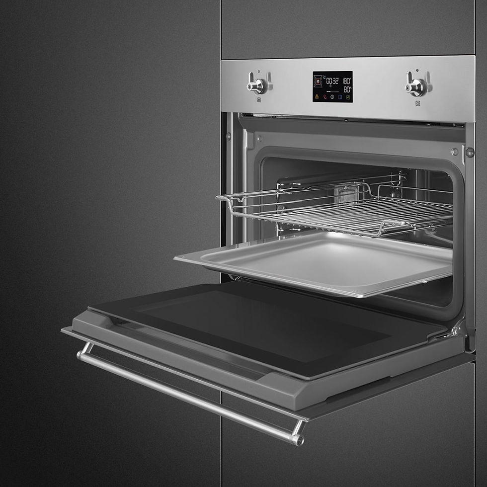 Miniaturbild: Geöffneter Smeg SO4302S3X Backofen Classici mit herausgezogenem Backblech und Gitterrost, Edelstahlfront mit zwei Drehknöpfen