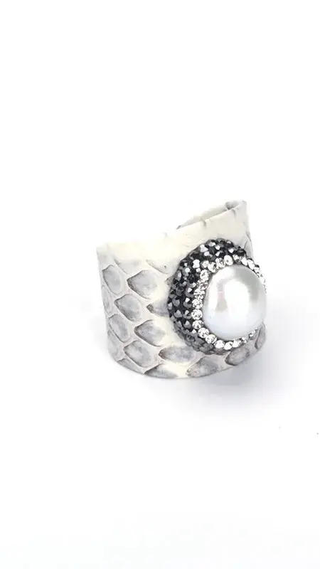 Thumbnail: Pera Leather Ring 