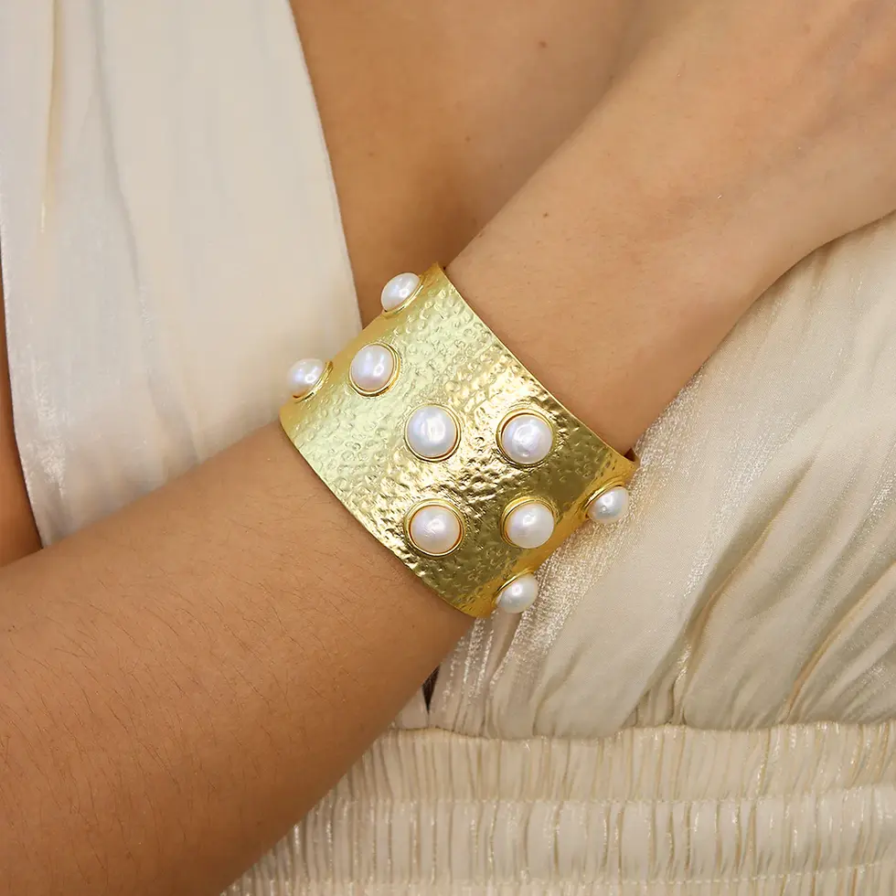 Thumbnail: Pearl Cuff 