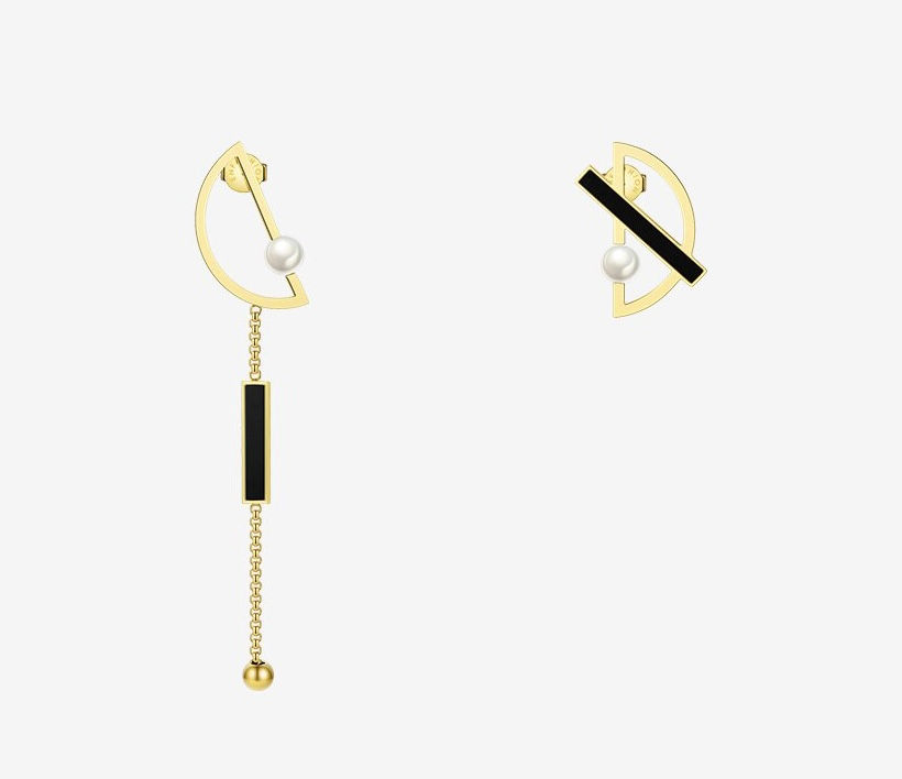 ASYMMETRICAL PEARL EARRINGS