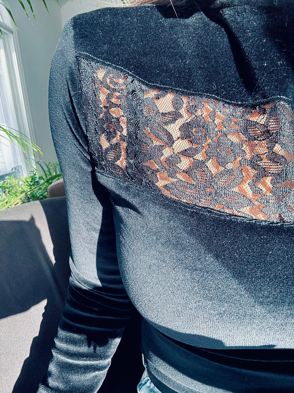 Thumbnail: LACE VELVET TOP