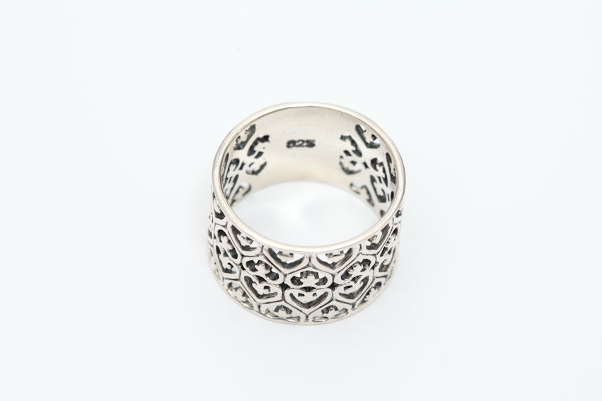 Thumbnail: Filigree Heart Ring