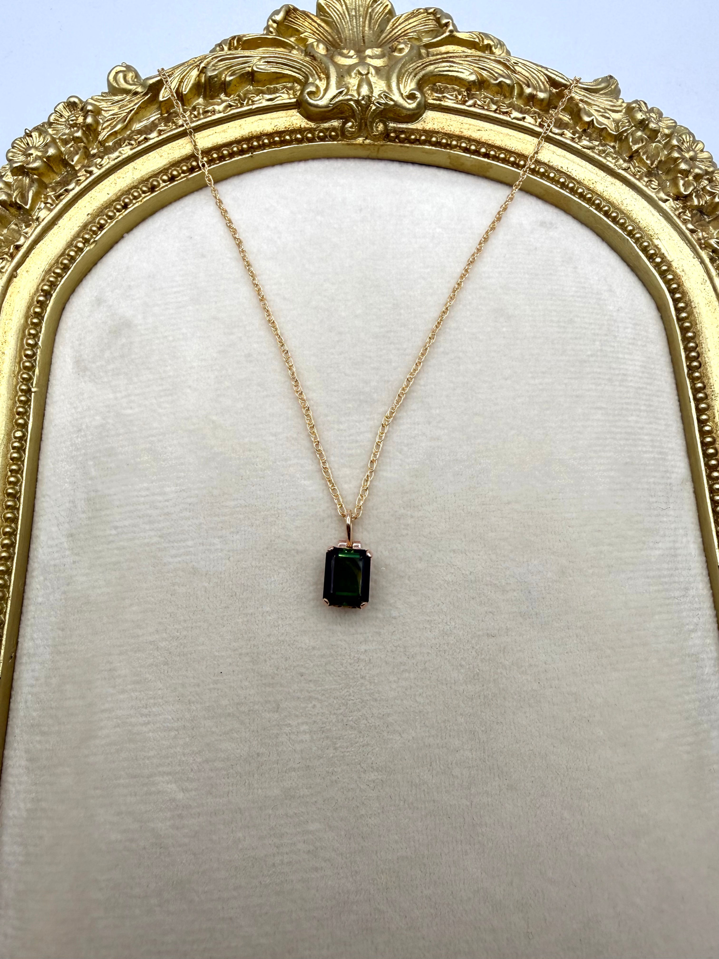18 Karat Yellow Gold 2.50ct Green Tourmaline Pendant