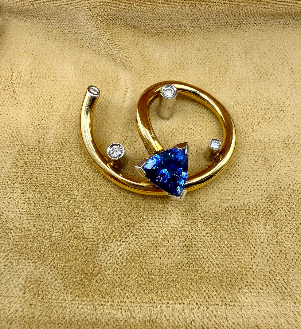 Thumbnail: 14 Karat Yellow Gold 2.0ct Tanzanite & .13ctw Diamond Pendant