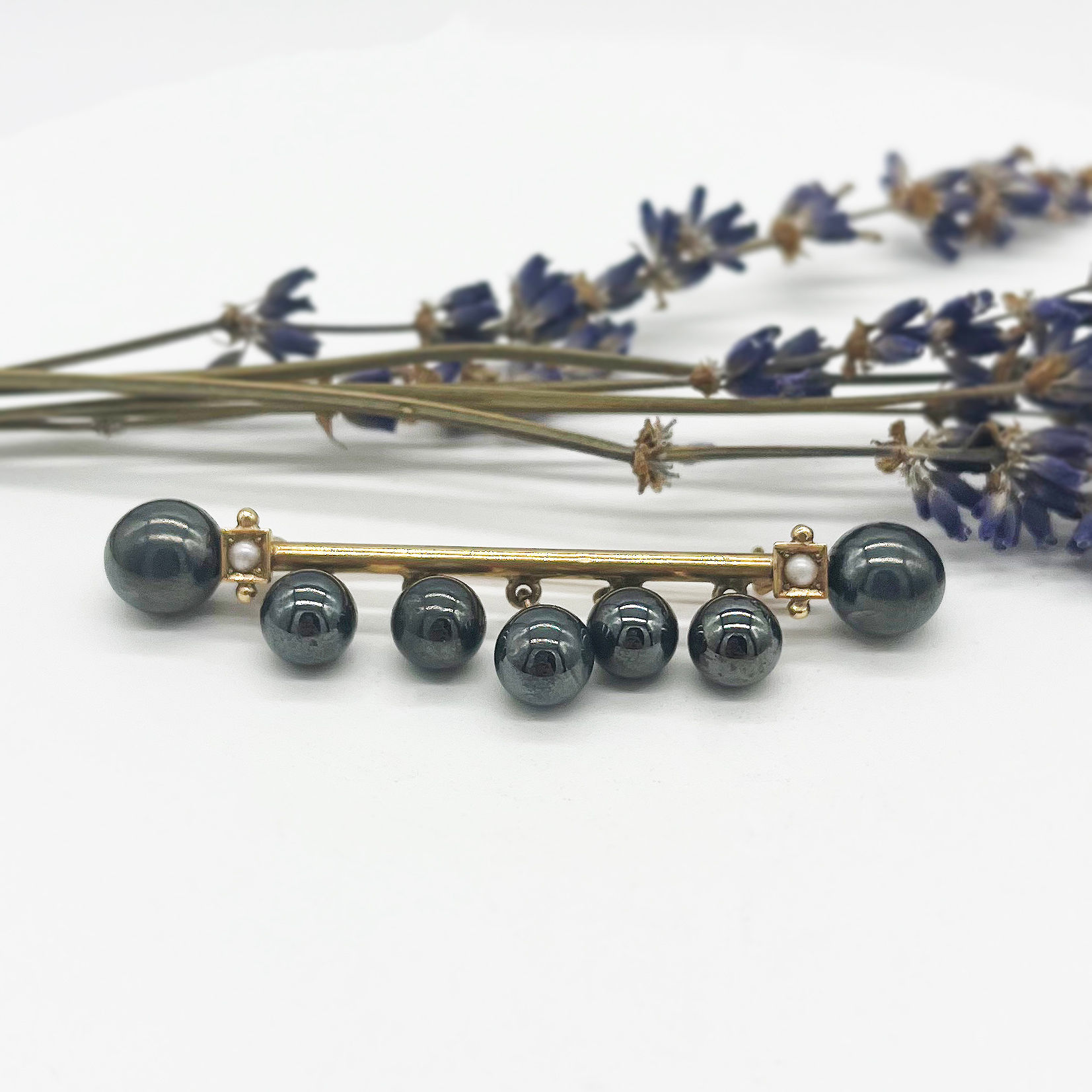 14 Karat Yellow Gold Edwardian Hematite Pin