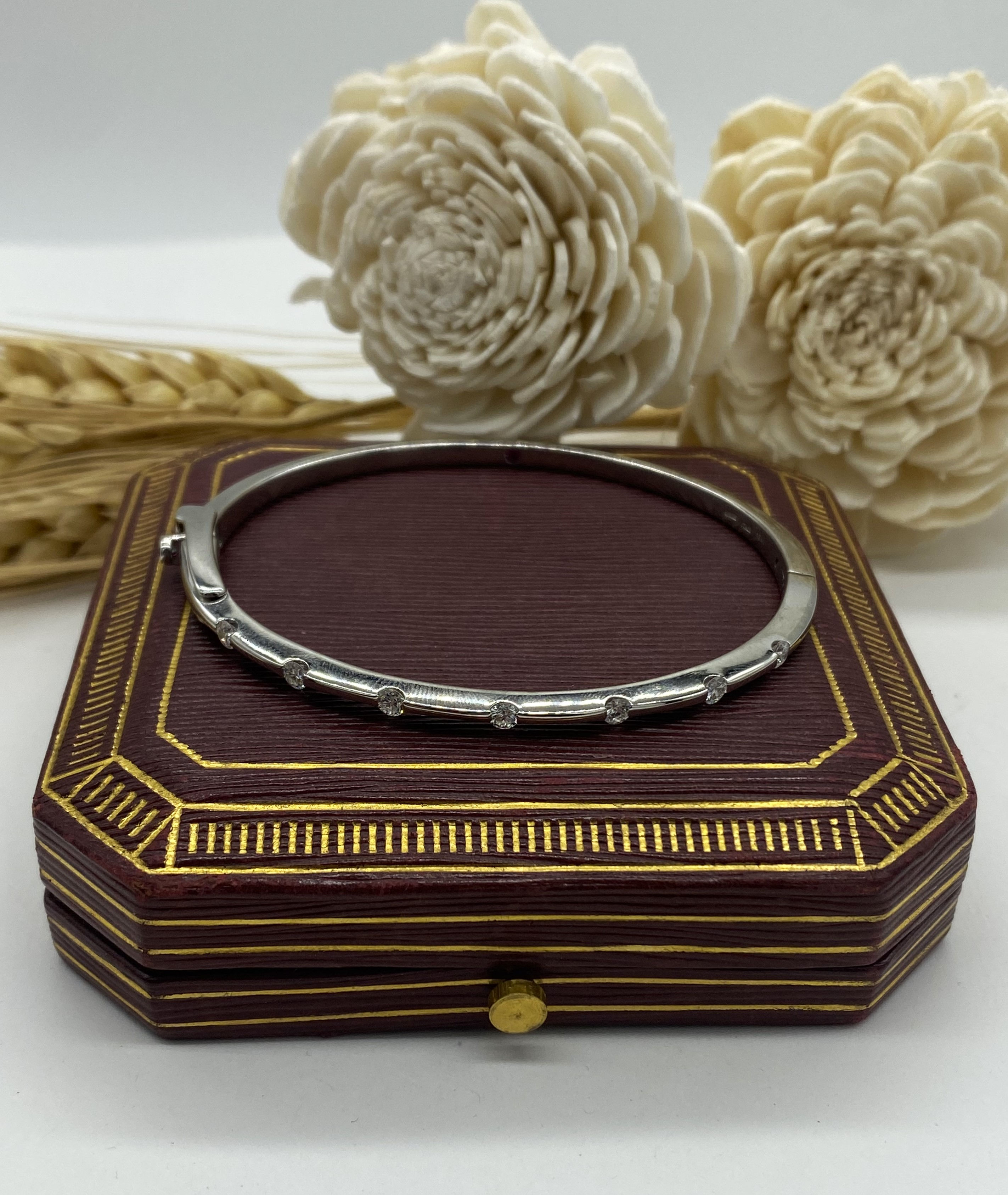 18 Karat White Gold .49 Carats Diamond Roberto Coin Bangle