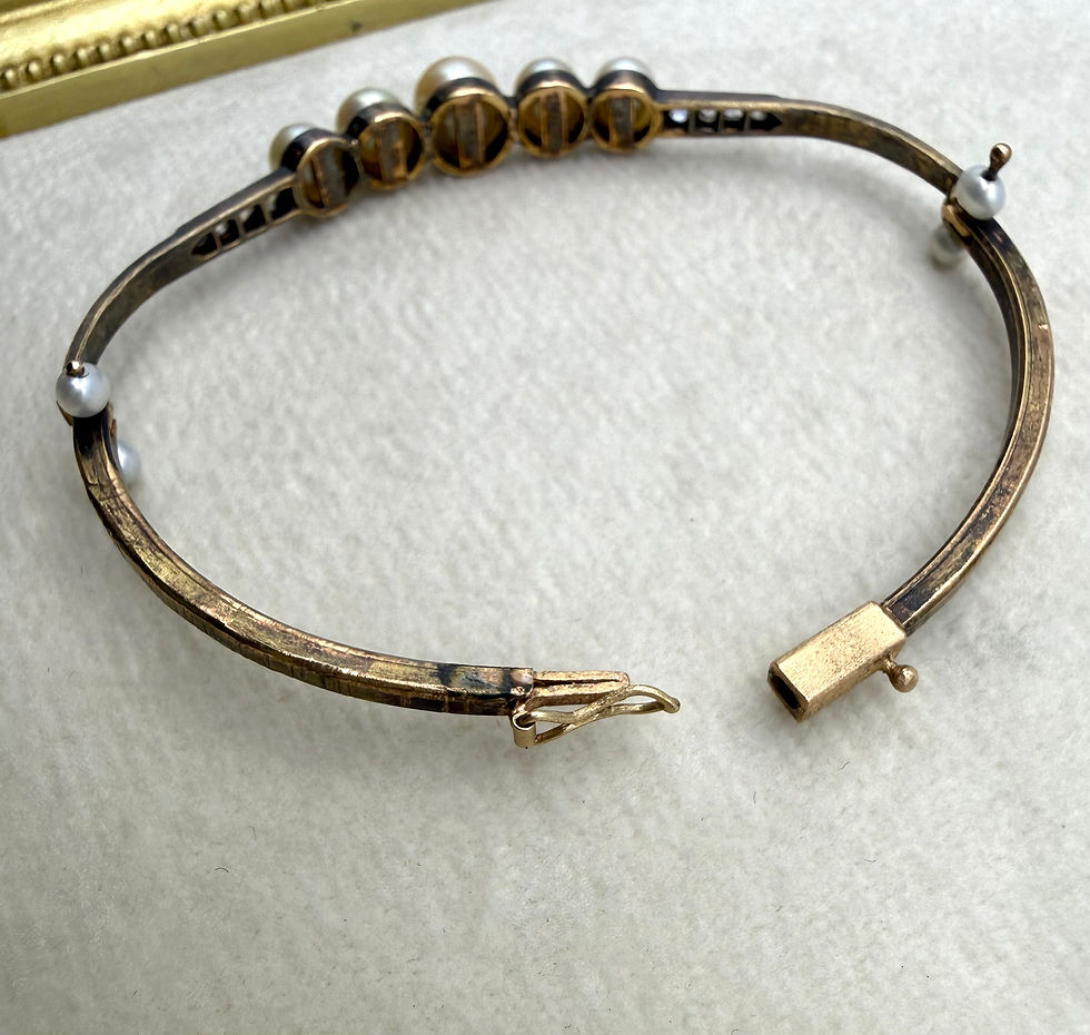 Thumbnail: 14 Karat Yellow Gold Pearl & Rose Cut Diamond Bangle