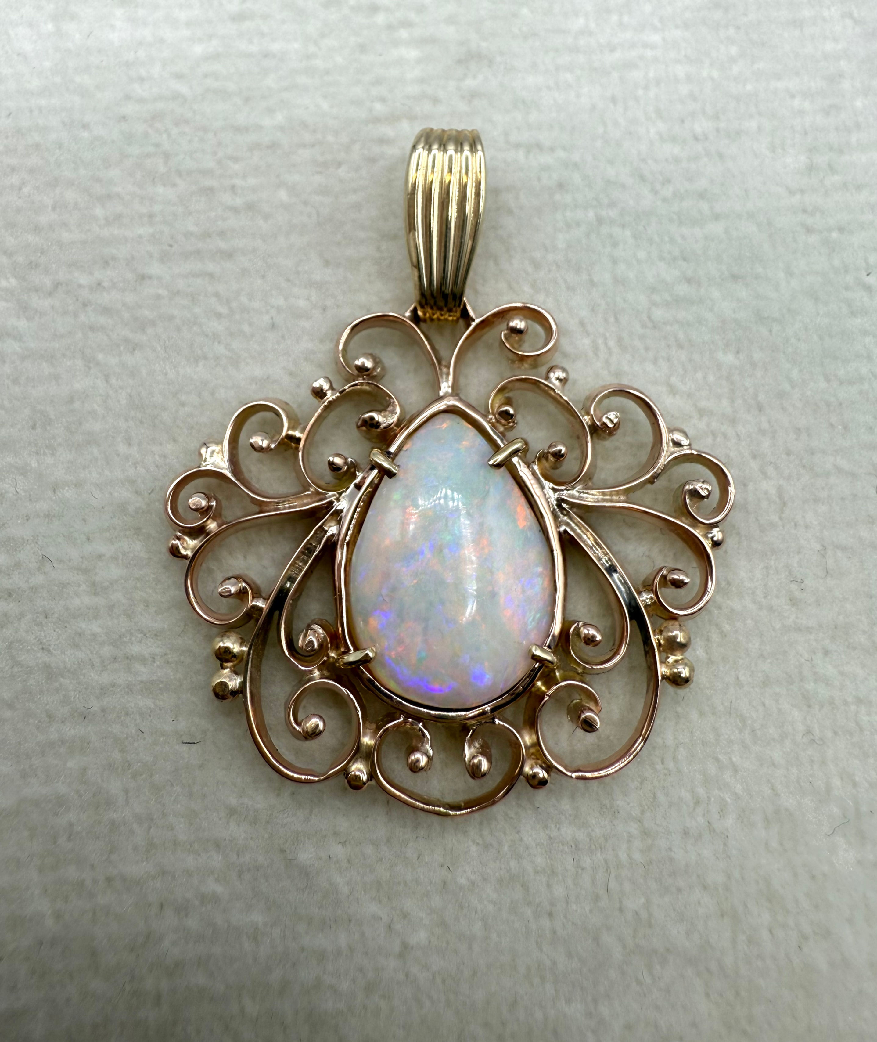 14 Karat Yellow Gold 3.73ct Opal Pendant