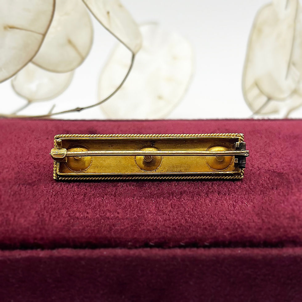 Thumbnail: Vintage 18 Karat Yellow Gold & Coral Bead Pin