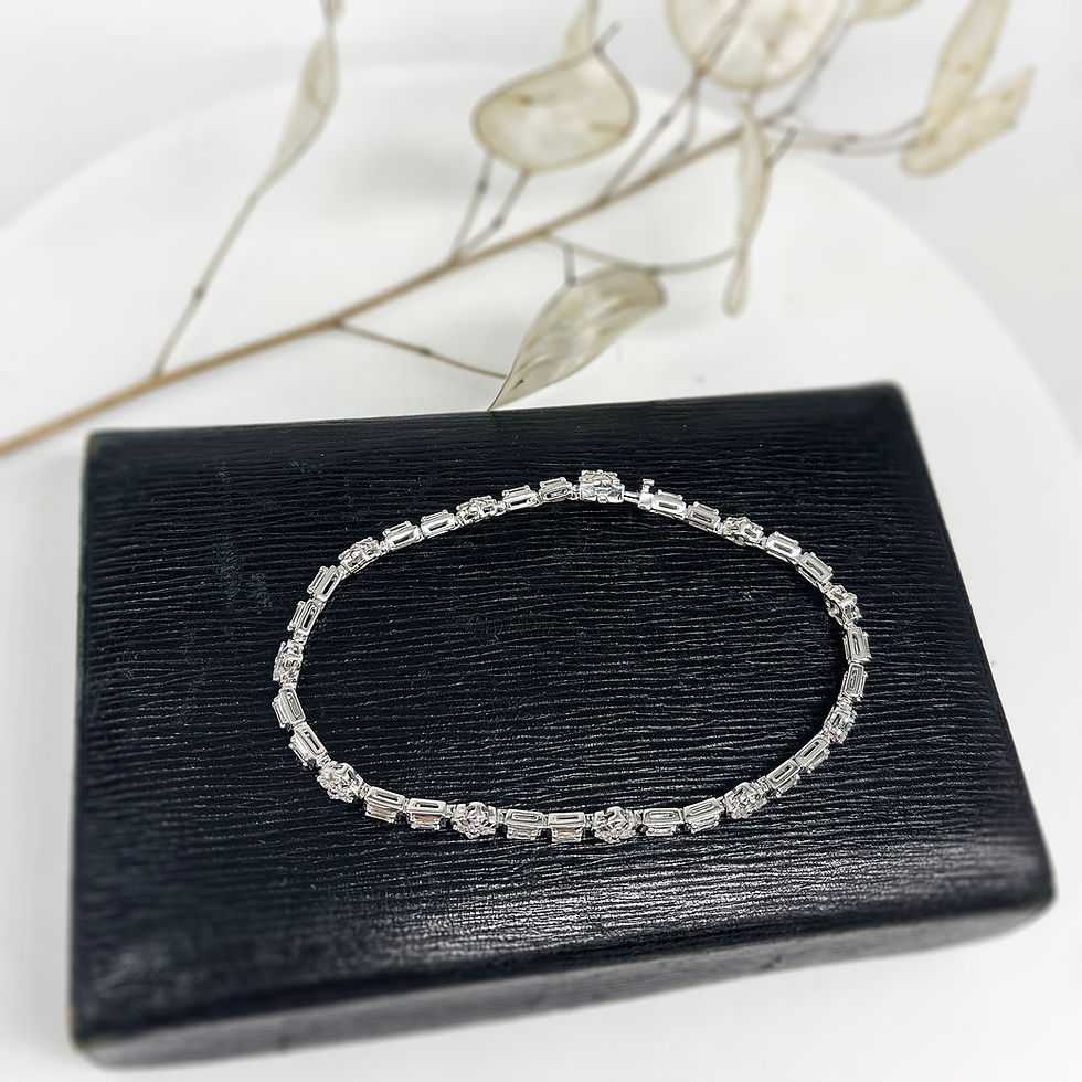 Thumbnail: 18 Karat White Gold and 1.77 Carat Diamond Bracelet