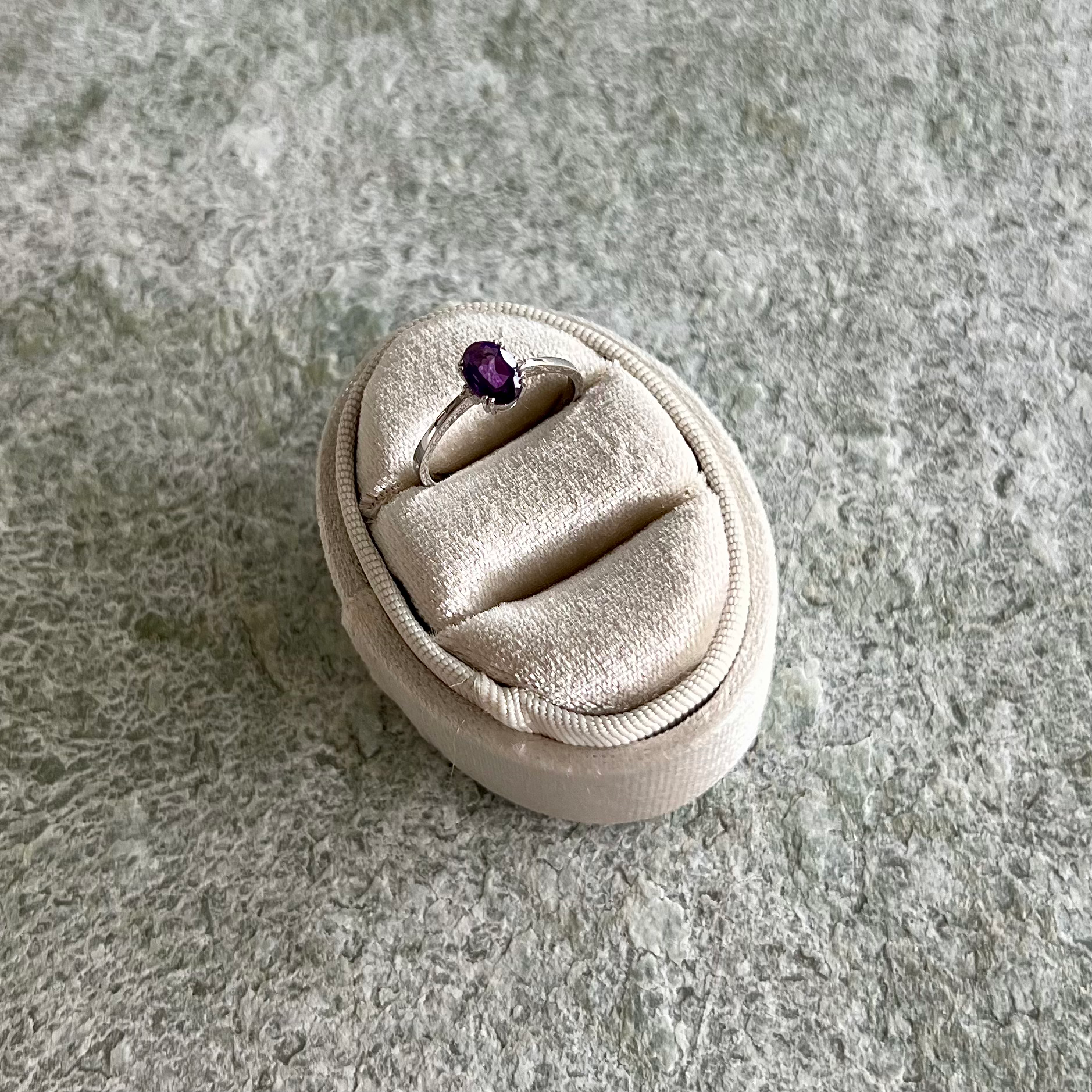 Bague en Or Blanc 14K avec Diamants et Améthyste